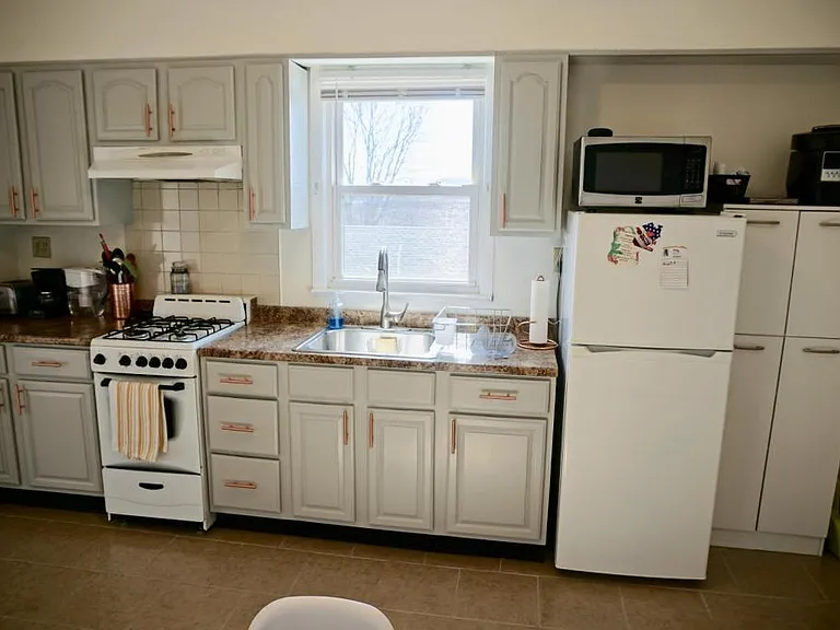 609 Adams St — Photo 4
