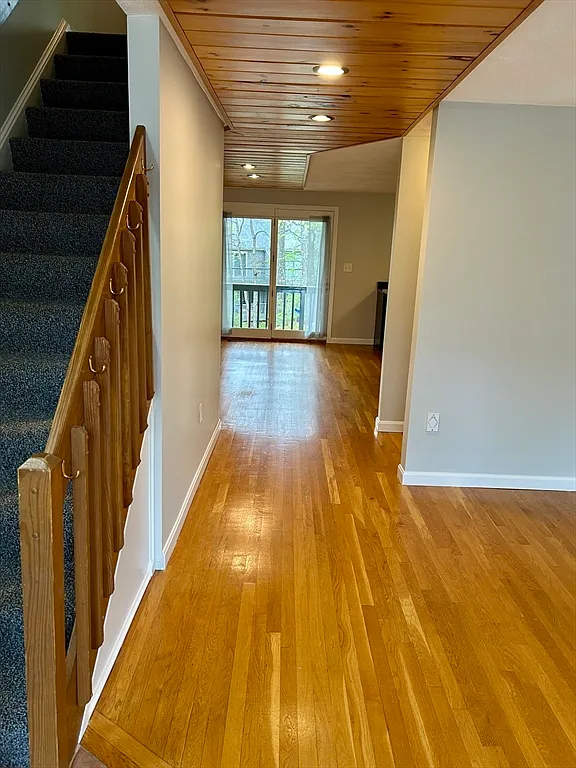 Building Photo - 8 Deer Path #5