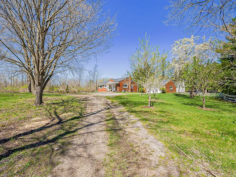 8701 Brookville Rd — Photo 45
