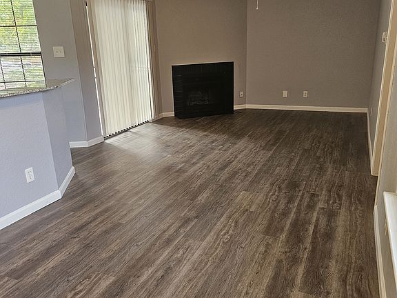 3rd image of 802 Castleglen Dr #1B-1Ba