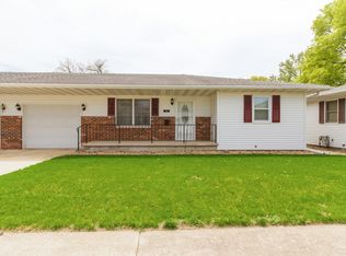 131 N Yount Ave, Watseka, IL 60970