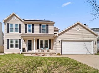 3132 Eagle Creek Dr, Bloomington, IL 61704