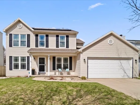 3132 Eagle Creek Dr, Bloomington, IL 61704