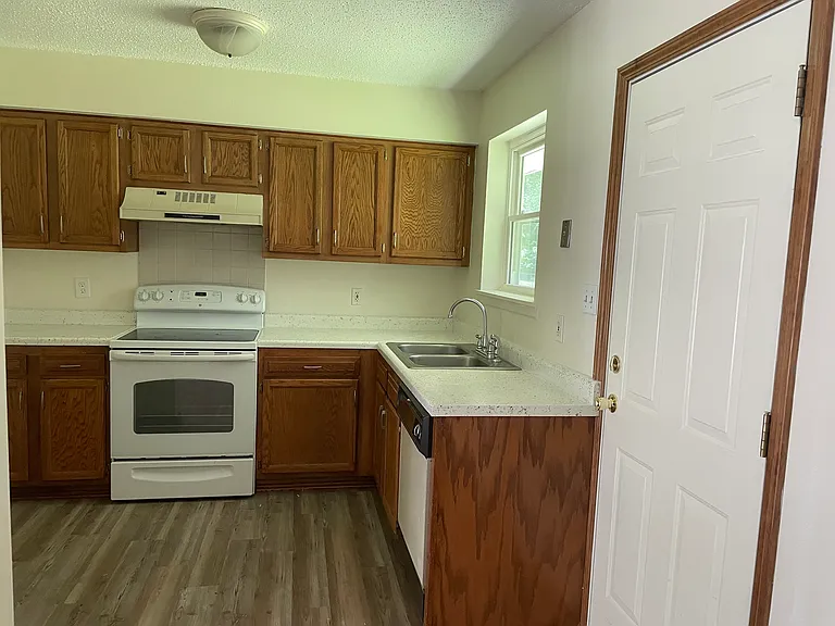 1417 Lafayette Ln — Photo 4