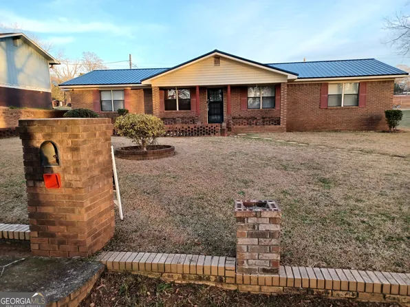 1008 Avenue G, West Point, GA 31833
