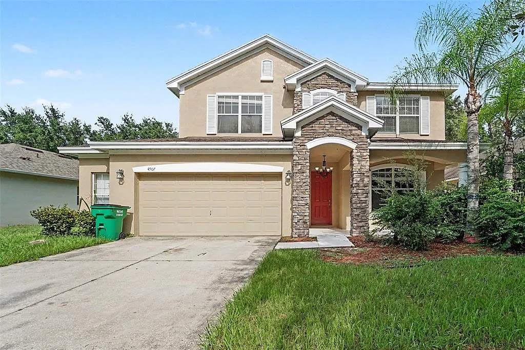 4 bed, 2.5 bath, 2732 sqft, $3,000 — Photo 1