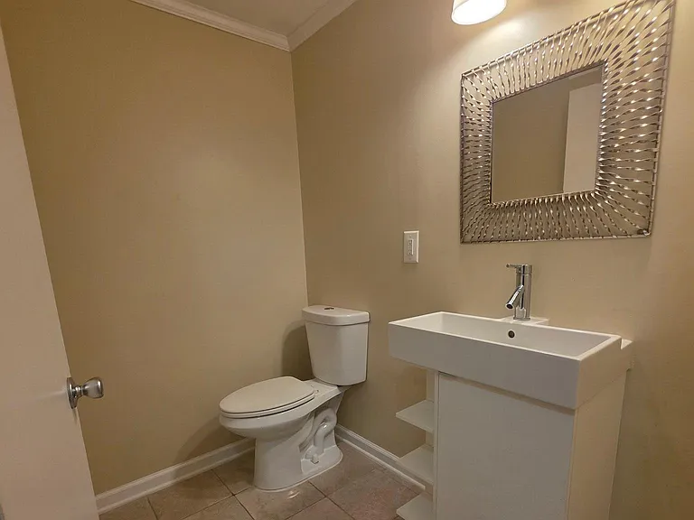 940 Newington Ct — Photo 14
