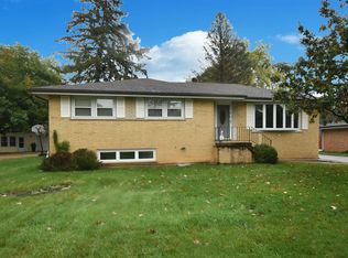 8625 Dunbar St, Willow Springs, IL 60480