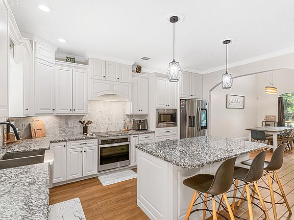 4th image of 40211 Garwood Ct