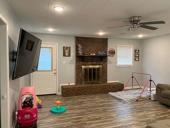 2nd image of 563 Lafayette 28