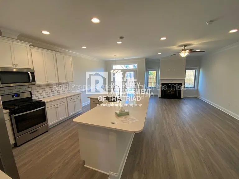 4332 Holstein Dr — Photo 3
