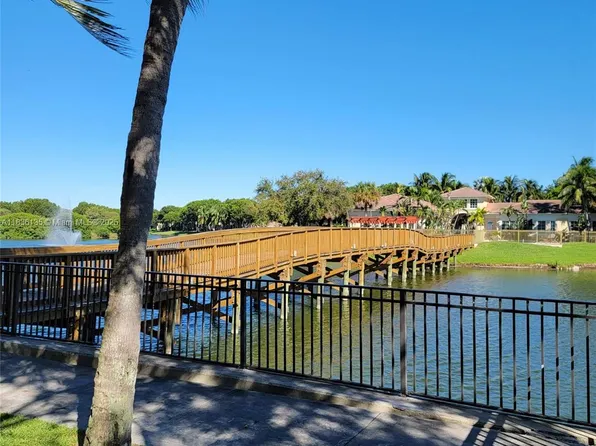 2463 Centergate Dr APT 103, Hollywood, FL 33025