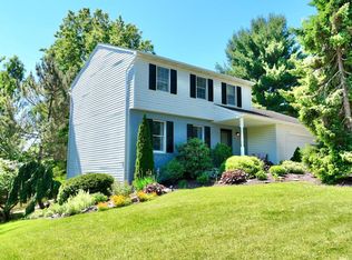 1017 Crystal Creek Dr, Mechanicsburg, PA 17050
