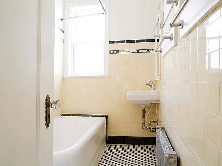 Kensington Apartments — Photo 15