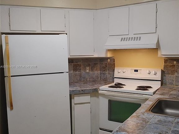 3rd image of 212 Lake Pointe Dr APT 112