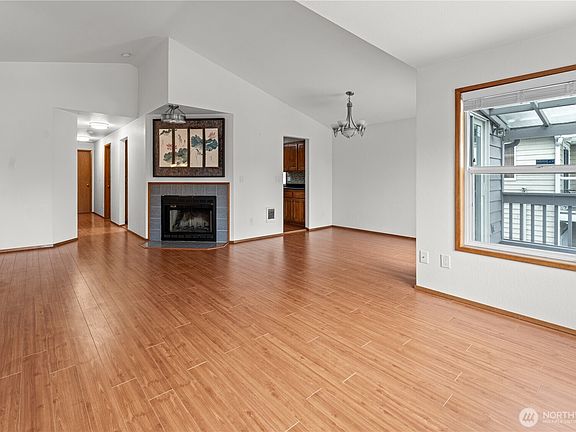 4th image of 2616 130th Street NE