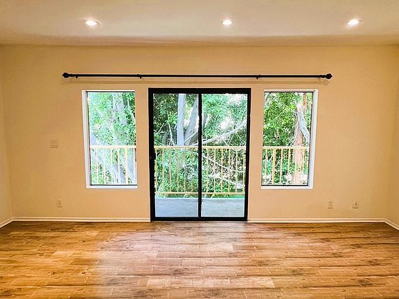 5th image of 857 S Plymouth Blvd APT 202