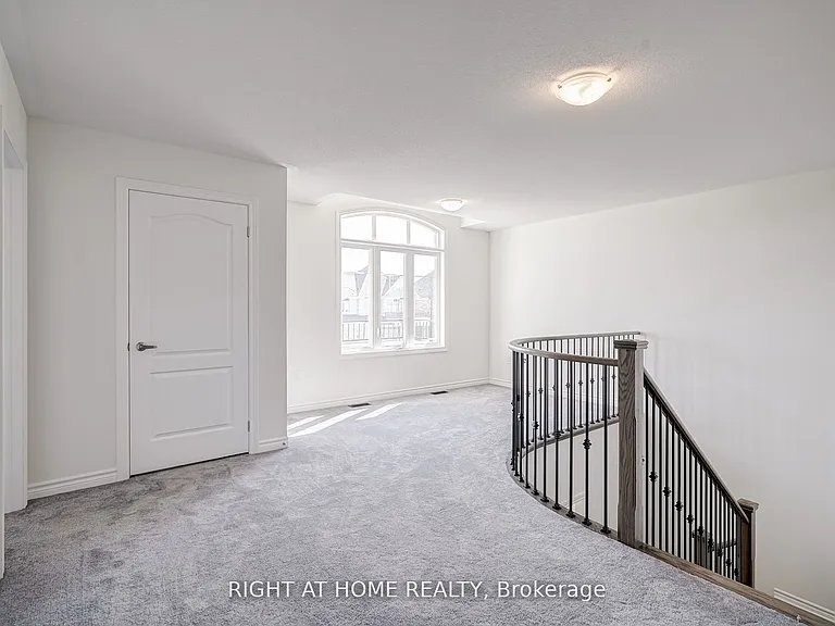 96 Connell Dr — Photo 13
