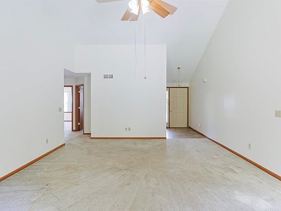5th image of 10205 Rosewood Ct