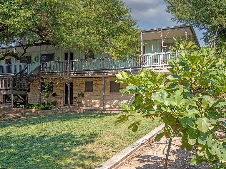 Antilles Apartments — Photo 10