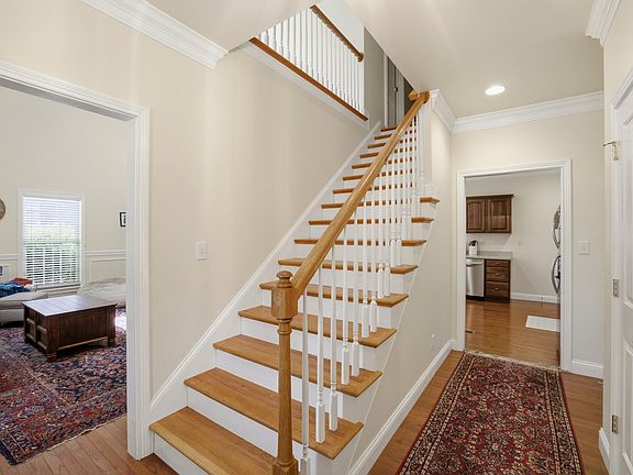 4th image of 106 Duncan Ave
