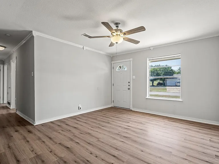 810 S Western Hills Dr — Photo 1