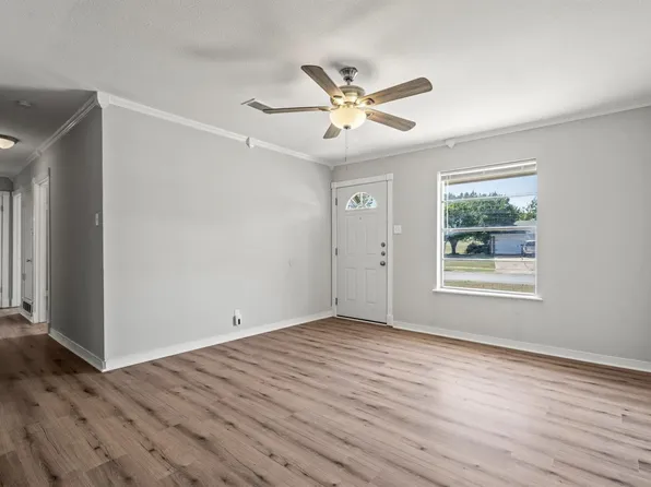 810 S Western Hills Dr, Howe, TX 75459