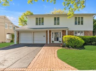 2072 Blanche Ln, Merrick, NY 11566
