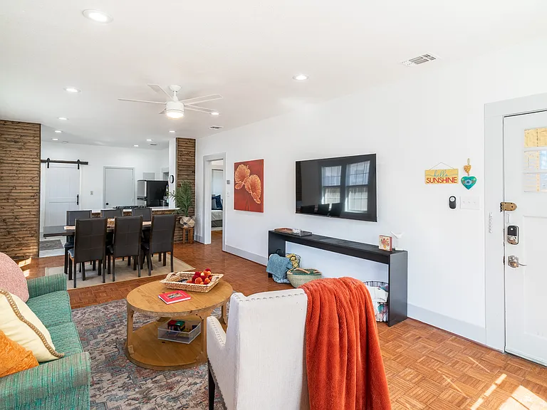 475 E French Pl — Photo 7