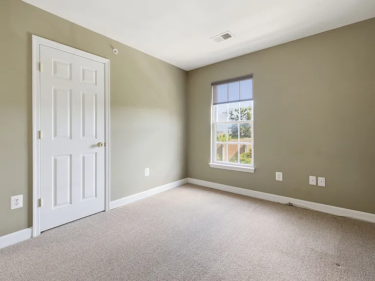 4473 Beacon Grove Cir #B — Photo 34