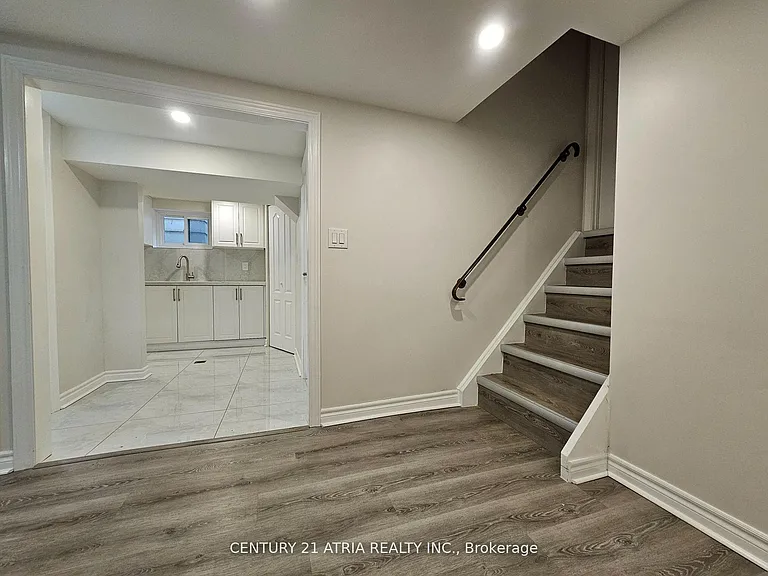 733 Balaton Ave #LOWER — Photo 2