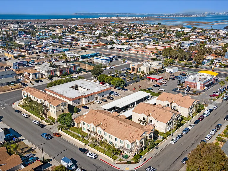 Rancho Coronado Condos — Photo 4