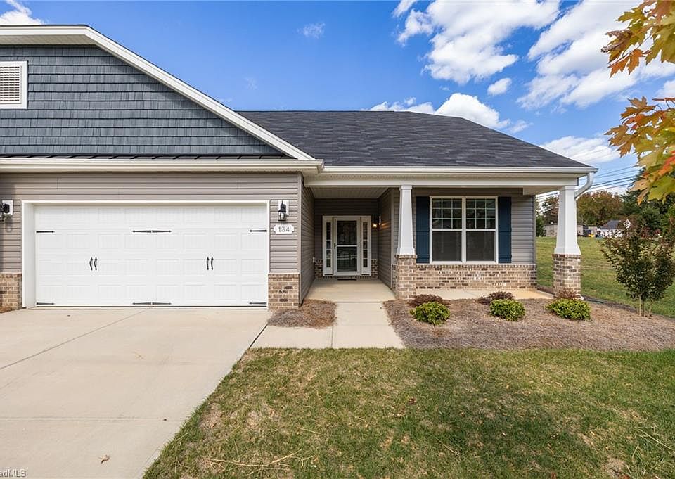 1st image of 134 Oxford Ridge Ct