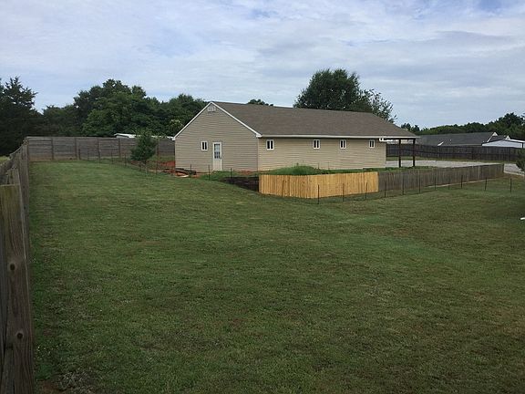 Backyard & view of Workshop!