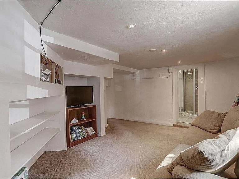 226 N Pearl St #B — Photo 8