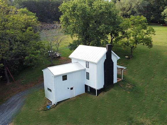2nd image of 871 Chapman Rd