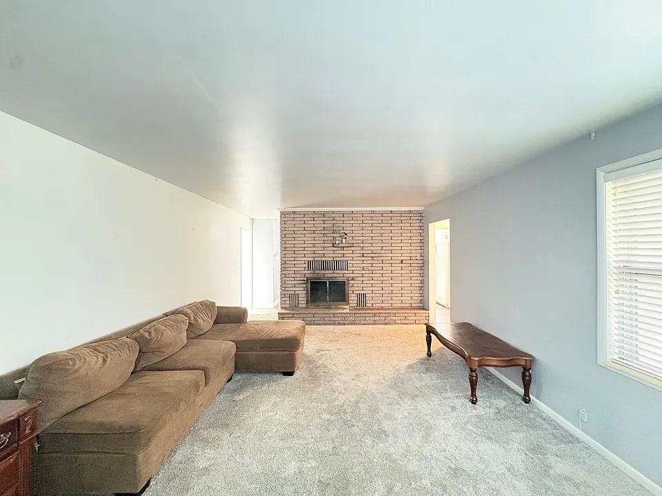 437 Circleway Dr