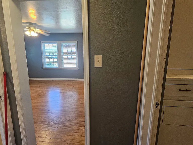 2620 N Elm St — Photo 21