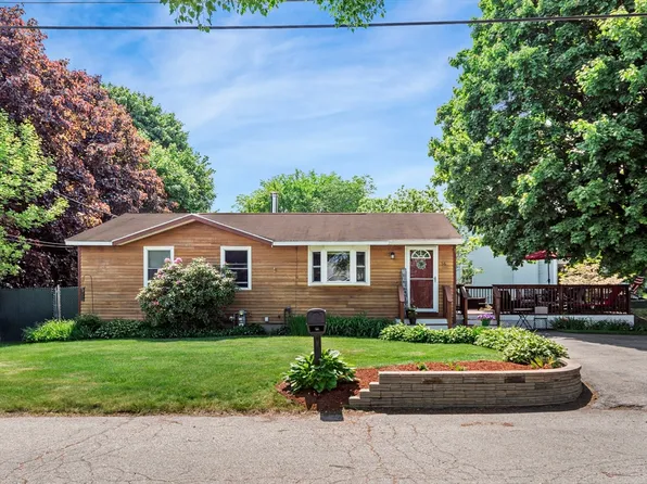 16 Bennington Ter, Lowell, MA 01854