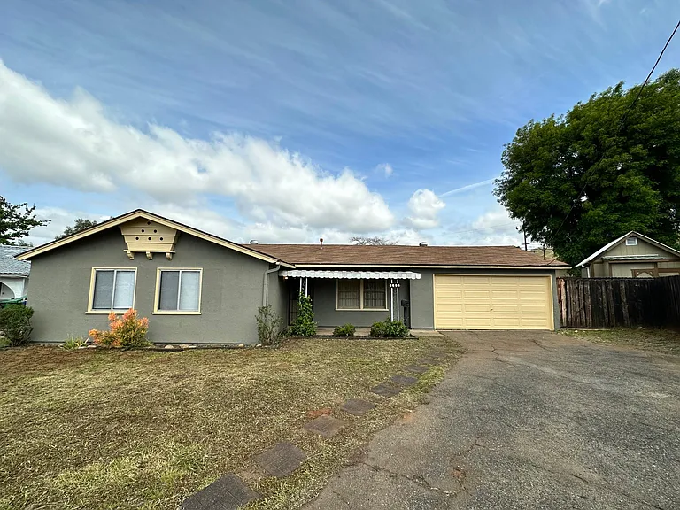 1696 Buckeye Dr — Photo 1