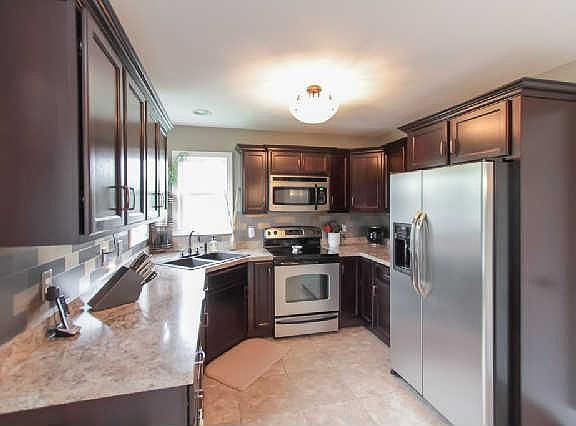5th image of 957 Ernest Stewart Dr