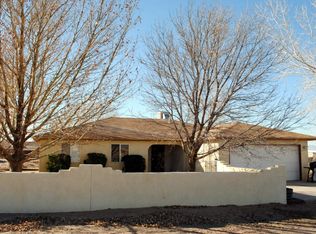 18 Frances Rd, Los Lunas, NM 87031