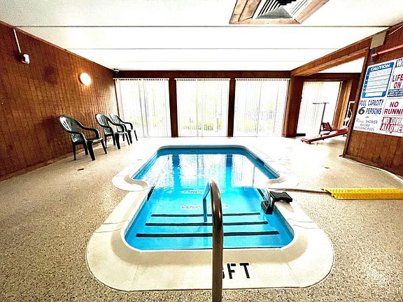 3rd image of 135 Viking Dr E APT 207