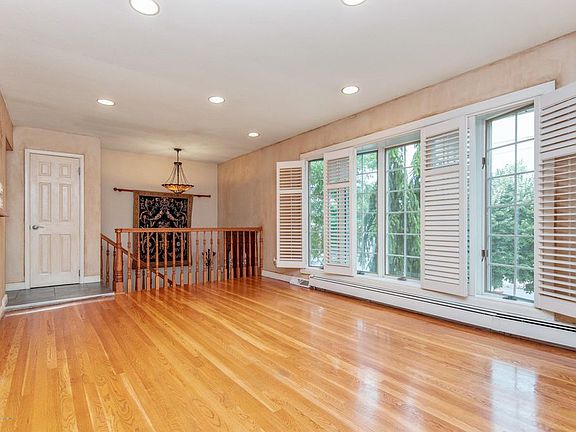2nd image of 51 Figurea Ave