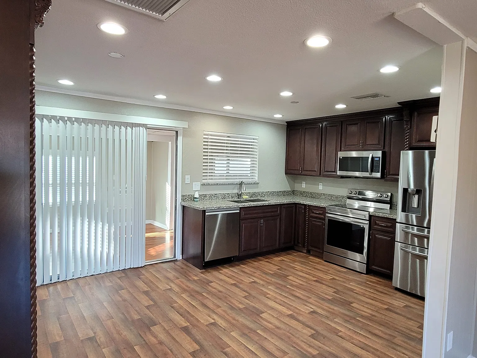 3 bed, 2100 sqft, $2,850 — Photo 3