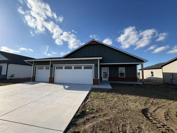 5801 Plumthicket St, Wichita, KS 67226