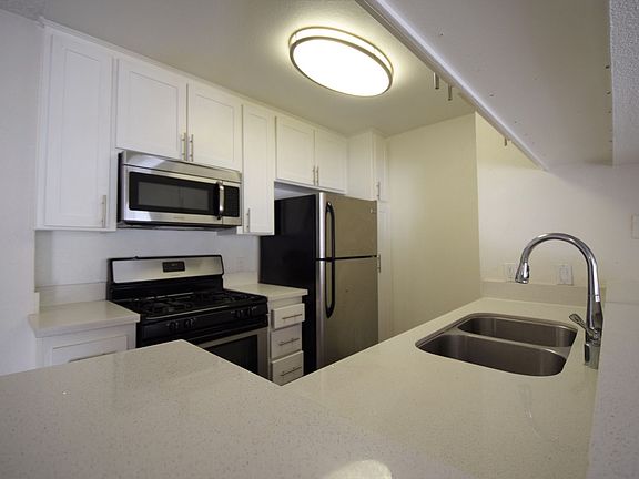 4th image of 11030 Hartsook St APT 117