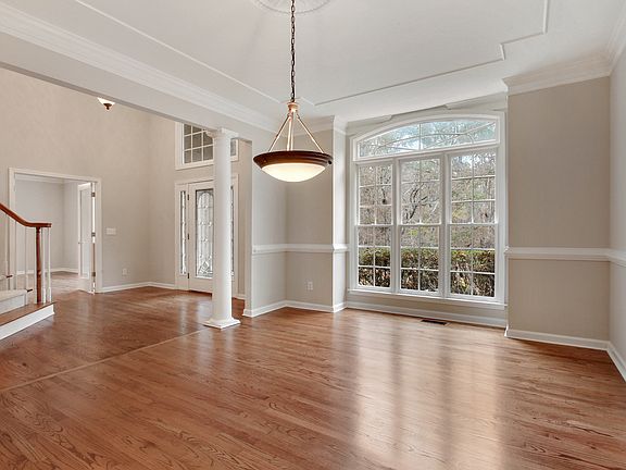 4th image of 415 Stowers Dr
