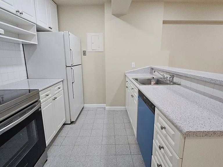 333 Grand Ave #3M — Photo 6