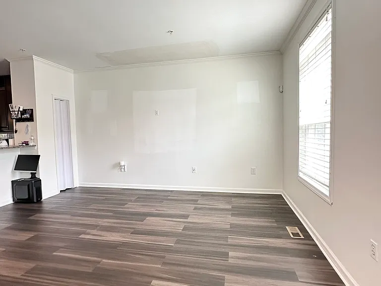 6314 Halsted Ave — Photo 1
